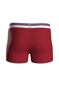 Boxer da uomo rossi con fascia in vita bianca con strisce blu e rosse. Tessuto liscio, vestibilità aderente e design senza cuciture.