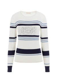 Suéter de rayas en blanco, azul marino y azul claro. Presenta un escote redondo y un logo "GUESS" con un diseño texturizado en el pecho.