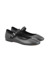 Schwarze Leder-Ballettschuhe mit einer runden Zehe, ausgestattet mit zwei dünnen Riemen und einer kleinen Metallschnalle. Glatte Textur und niedriges Profildesign.