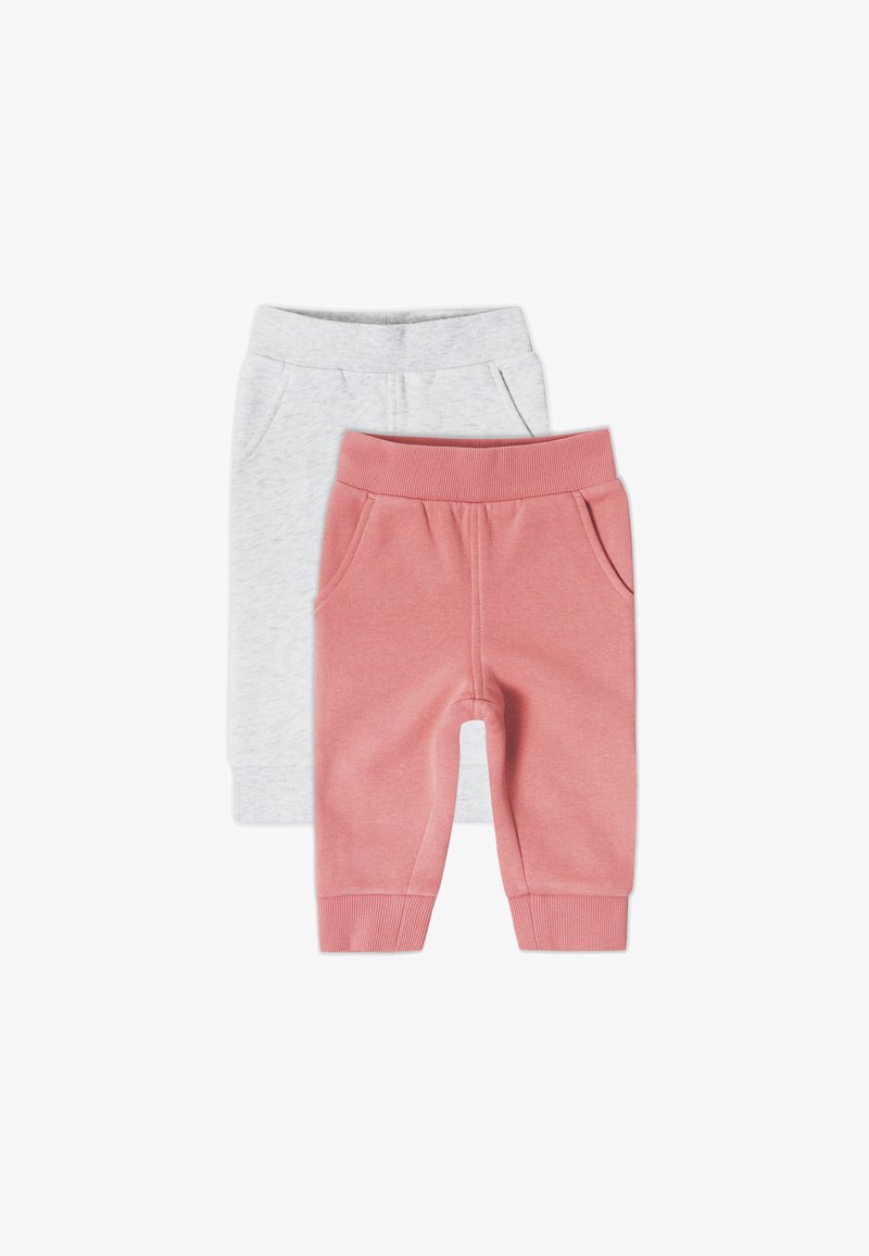 Zwei Paare von Kinder-Jogginghosen: eine graue und eine pinke. Beide haben elastische Taillenbunde und seitliche Taschen mit gerippten Bündchen an den Knöcheln.