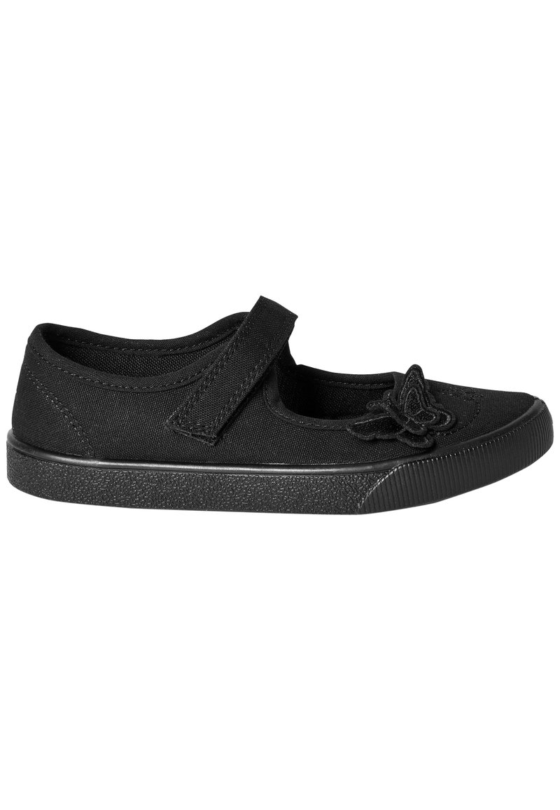 Bottines en toile noires avec un bout rond, une sangle traversant le pied et un détail de fleur à l'avant. Elles possèdent une semelle noire texturée.