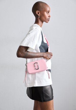 MARC JACOBS THE SNAPSHOT - Skuldertasker - ribbon pink