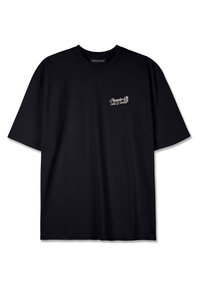 Sort bomulds T-shirt med løs pasform. Har et lille hvidt grafisk logo på brystet. Rund halsudskæring og korte ærmer.