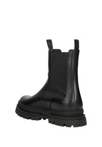 Bottines Chelsea en cuir noir avec des panneaux élastiques sur les côtés et des languettes de tirage. Semelles en caoutchouc épais à crampons offrant une bonne adhérence ; texture lisse sur le dessus.