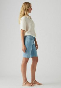 Levi's® SHAPING BERMUDA SHORTS - Farkkushortsit - double duty short