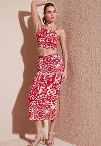 LELA SLIM FIT SET - Ozko oprijeto krilo - bordeaux