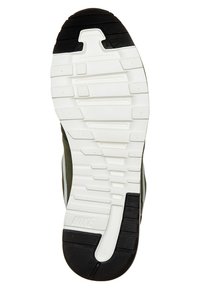 Svart och vit sneakersula med mönstrad ytstruktur. Har skåror för grepp och en subtil "NIKE"-logotyp nära hälen.