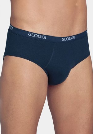Slip SLOGGI di un blu navy scuro realizzati in morbido cotone, con una ampia fascia elastica in vita con logo. Texture liscia e design aderente.