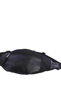 Bolso de cintura negro hecho de nylon y cuero. Cuenta con un bolsillo frontal con cremallera, correa ajustable y detalle del logotipo en el lateral.