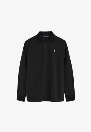 Schwarzes langärmliges Polohemd aus glattem Stoff mit einer Knopfleiste mit drei Knöpfen und einem kleinen weißen Logo auf der linken Brust.