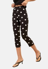 Ikke valgt, black polka dot