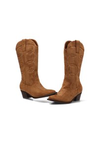 Las botas de vaquero de ante marrón presentan una punta afilada, un tacón bajo y una costura decorativa en patrones curvados a lo largo del cañón.