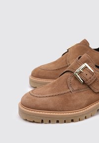 Sandra Fontán VEGA - Zapatos sin cordones - brown