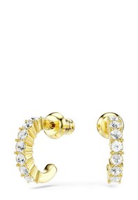 Små guldhoopörhängen med klara runda ädelstenar som är infattade längs halva ytterkanten, med fjärilslås.