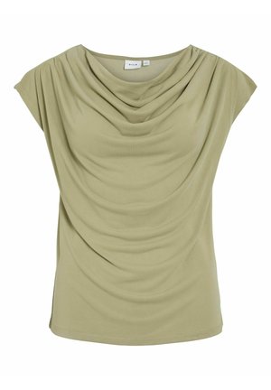 Lys grøn kortærmet top med draperet halsudskæring. Blødt, glat stof med subtil tekstur. Ingen mønstre eller hardware synlige.