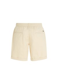 Beige Baumwollshorts mit einem elastischen Bund, zwei Gesäßtaschen und umgeschlagenen Säumen. Einfaches Design mit einer glatten Textur.