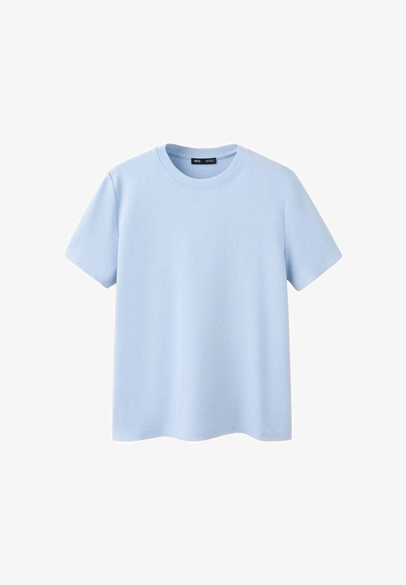T-shirt bleu clair à manches courtes et col rond en tissu doux avec un ourlet droit, présenté sur un fond blanc.