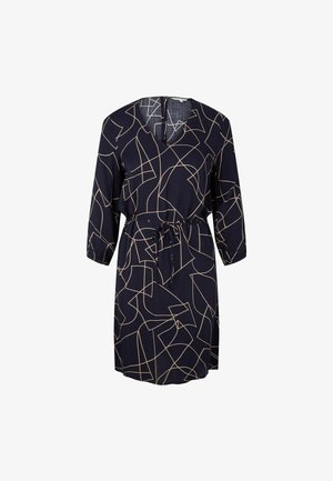 Vestido de marina hecho de una tela ligera, con un patrón geométrico de líneas beige, escote en V, mangas tres cuartos y un detalle de cintura atada.