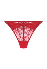 Κόκκινο δαντελένιο στρινγκ με περίπλοκα λουλουδάτα σχέδια, λεπτές τιράντες και λεία υφασμάτινη βάση. Ημιδιάφανο πάνω μέρος με ομοιόχρωμη, αδιαφανή κάτω περιοχή.