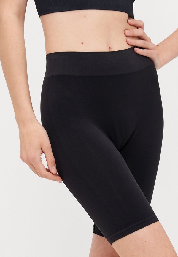 ONLVICKY SEAMLESS MIDI SHORTS - Pants2