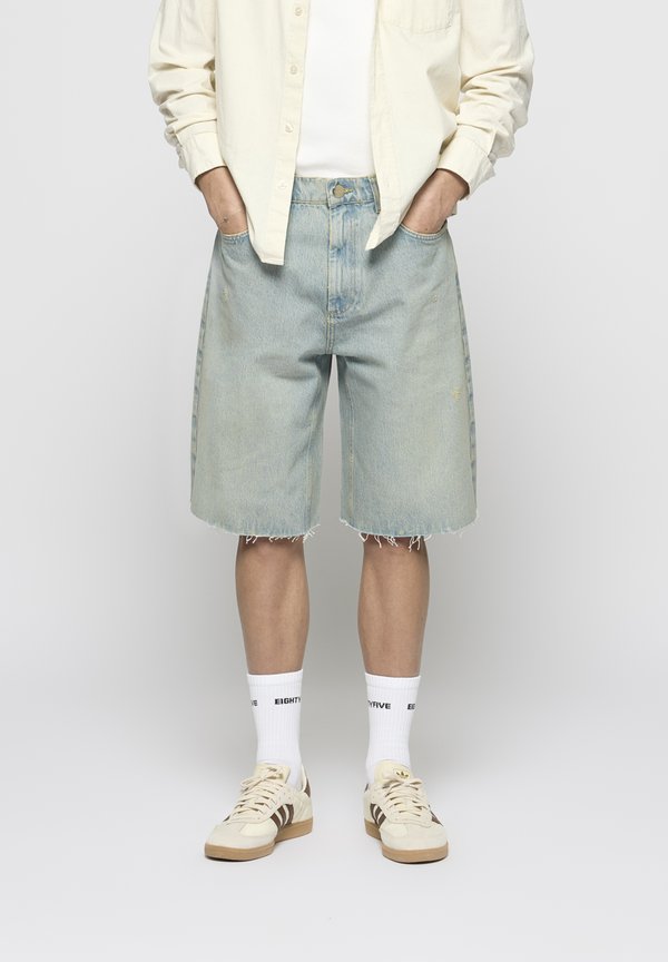 CUT OFF BAGGY - Jeans Shorts