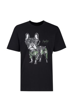 Schwarzes Baumwoll-T-Shirt mit einem Grafikdruck eines Französischen Bulldogs, der eine Brille und Tarnhosen trägt. Das Design enthält grüne Akzente und Markentext.