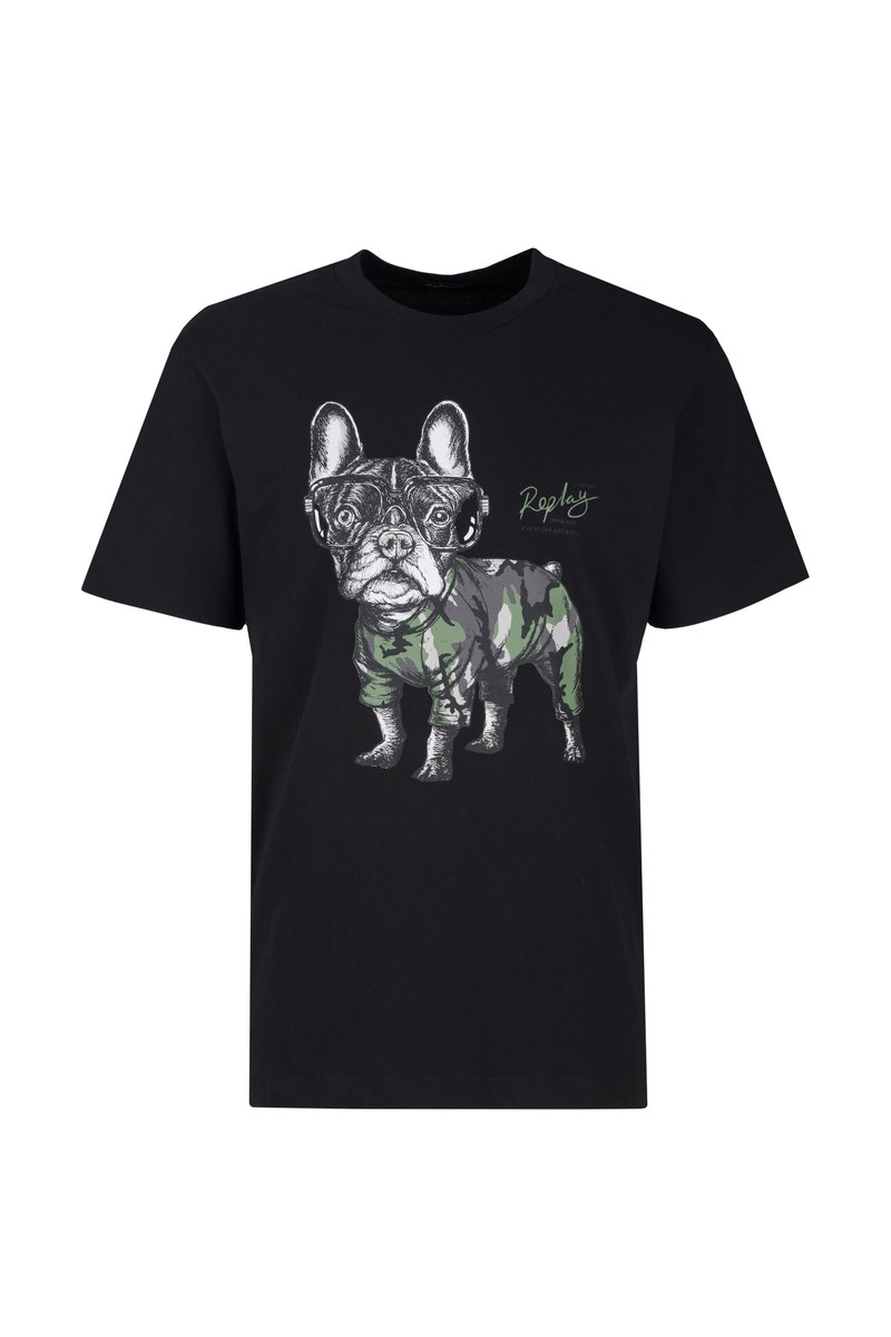 Schwarzes Baumwoll-T-Shirt mit einem Grafikdruck eines Französischen Bulldogs, der eine Brille und Tarnhosen trägt. Das Design enthält grüne Akzente und Markentext.