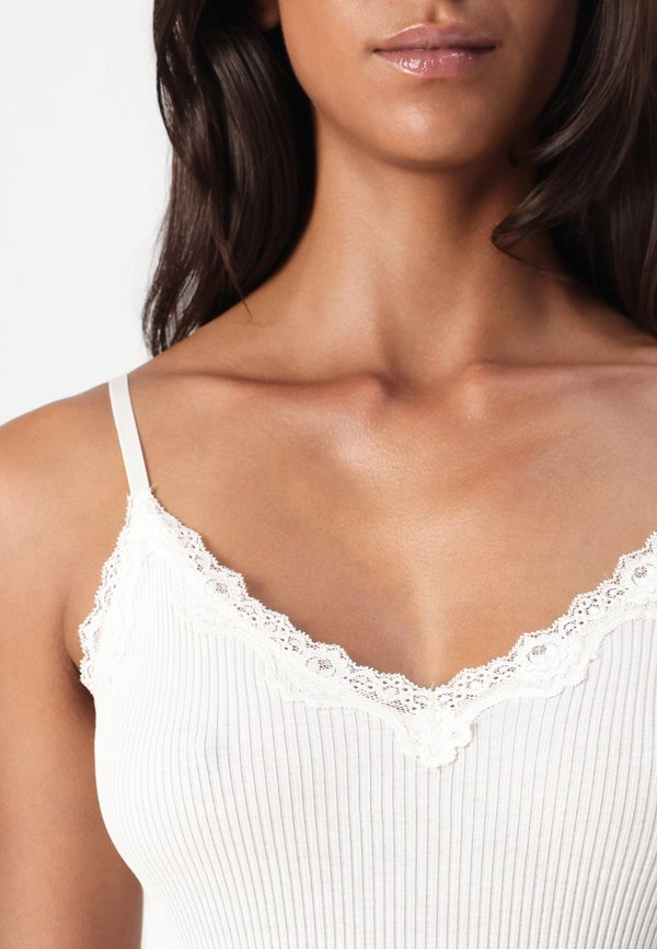 BEATHA REGULAR SINGLET - Top - ivory2