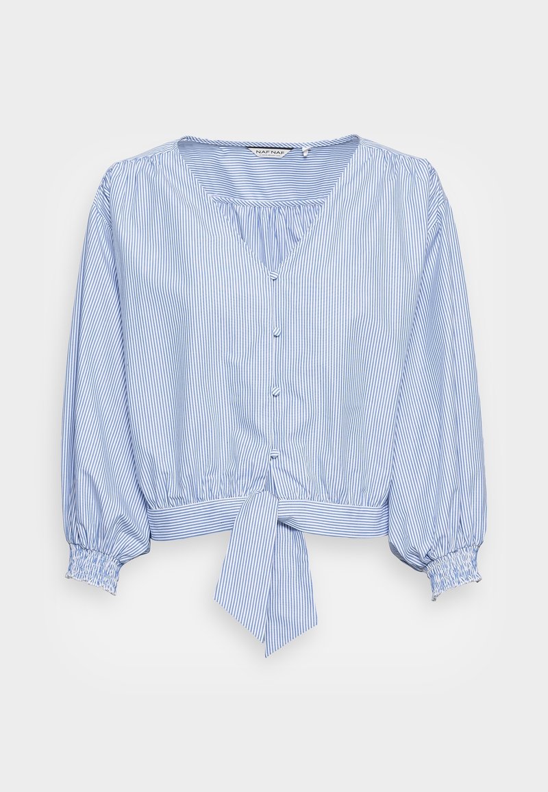 Blouse à rayures verticales bleu et blanc avec manches ballon trois-quarts, boutons à l'avant et un lien à la taille.
