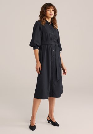 - Sukienka koszulowa