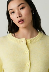 Next REGULAR FIT - CREW NECK  - Kardigan - yellow