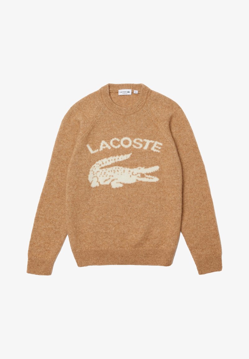 Pull en maille marron avec logo Lacoste blanc et motif crocodile sur le devant, manches longues et col rond.