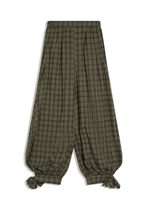 Luźne oliwkowozielone spodnie w kratę z marszczonymi mankietami, zawiązane na kokardki, z wysokim stanem i szerokimi nogawkami, wyłożone na płasko na białym tle.