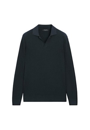 Dunkelblauer, gerippter Langarmpullover mit Polokragen und V-Ausschnitt, flach auf weißem Hintergrund präsentiert.