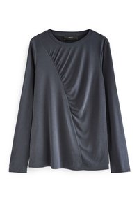 Langsleeve top in donkergrijze stof met een geplooide structuur aan de voorkant, een ronde halslijn en een gladde textuur.