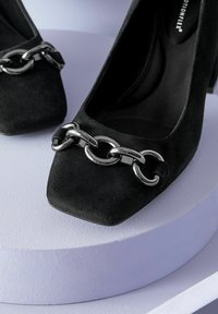 Next FOREVER COMFORT WITH MOTIONFLEX HARDWARE TRIM SQUARE TOE COURT - Pumps - black