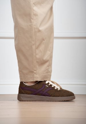 Posh by Poelman, POSH BY POELMAN MEGAN DAMES SNEAKERS. - Zapatillas - beige with animalprint