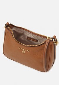 MICHAEL Michael Kors JET SET CHARM CHAIN POUCHETTE - Håndveske - luggage