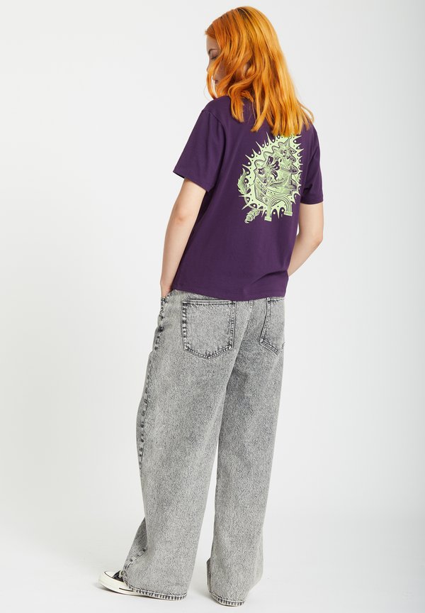 RADICAL DAZE UP - Print T-shirt - grape royale3