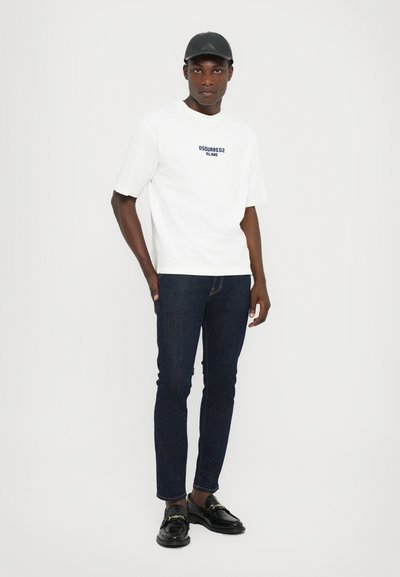 Dsquared2 LOOSE FIT TEE - Trükipildiga T-särk - white/dark navy