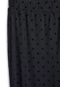 Sort gennemsigtigt stof med opraised velour sorte polka dots og samlet elastisk taljedetalje.