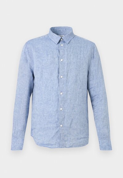 Ανοιχτό μπλε λινό πουκάμισο με μακριά μανίκια, γιακά με κουμπιά και λευκά κουμπιά κατά μήκος της μπροστινής όψης.