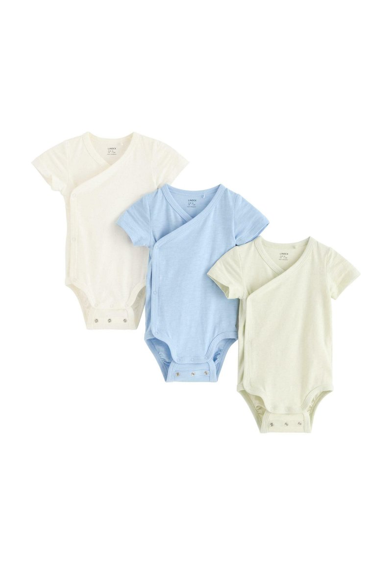 Trois bodies à manches courtes en crème, bleu clair et vert pâle. Chacun présente un design en robe, des fermetures pression et une texture en coton doux.