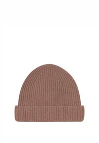 Bruine geribbelde gebreide muts met een omgeslagen boord, plat weergegeven op een witte achtergrond.
