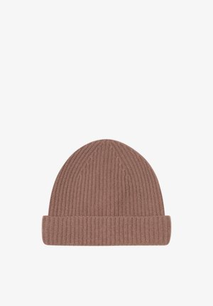 Braune, gerippte Strickmütze mit umgeschlagenem Bündchen, flach auf weißem Hintergrund dargestellt.