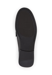 Zwarte schoenzool met een gestructureerde, gladde afwerking. Heeft een afgeronde vorm, gedetailleerd stiksel en merkopdruk aan de onderkant. Maat gemarkeerd als 37.