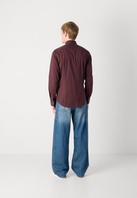 Calvin Klein SLIM SHIRT - Camisa elegante - bordeaux