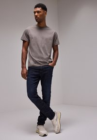 Street One MEN IN UNI - Jednoduché tričko - braun