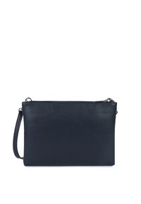 Borsa a tracolla in pelle blu navy con superficie texturizzata, forma rettangolare, chiusura con zip e tracolla staccabile. Design minimalista senza hardware visibile.