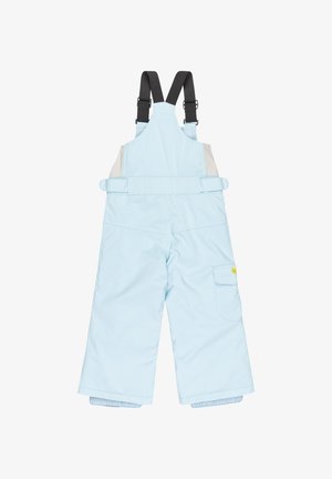 Hellblaue isolierte Schneehose mit verstellbaren schwarzen Trägern, einem gelben Akzent und einer Seitentasche. Glatte Textur mit weitem Bein-Design.